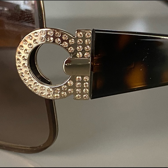 Authentic - Salvatore Ferragamo Sunglasses - Picture 8 of 13